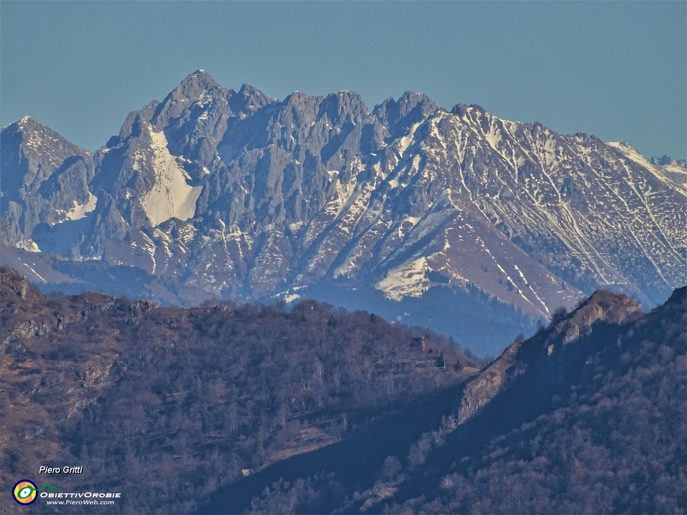 40 Zoom sul Picco Camino (2492 m).JPG